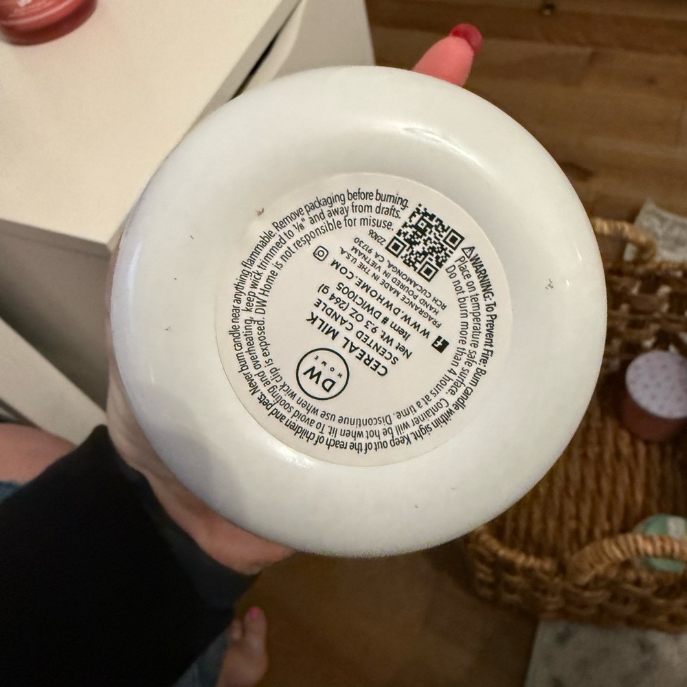 DW HOME CANDLE